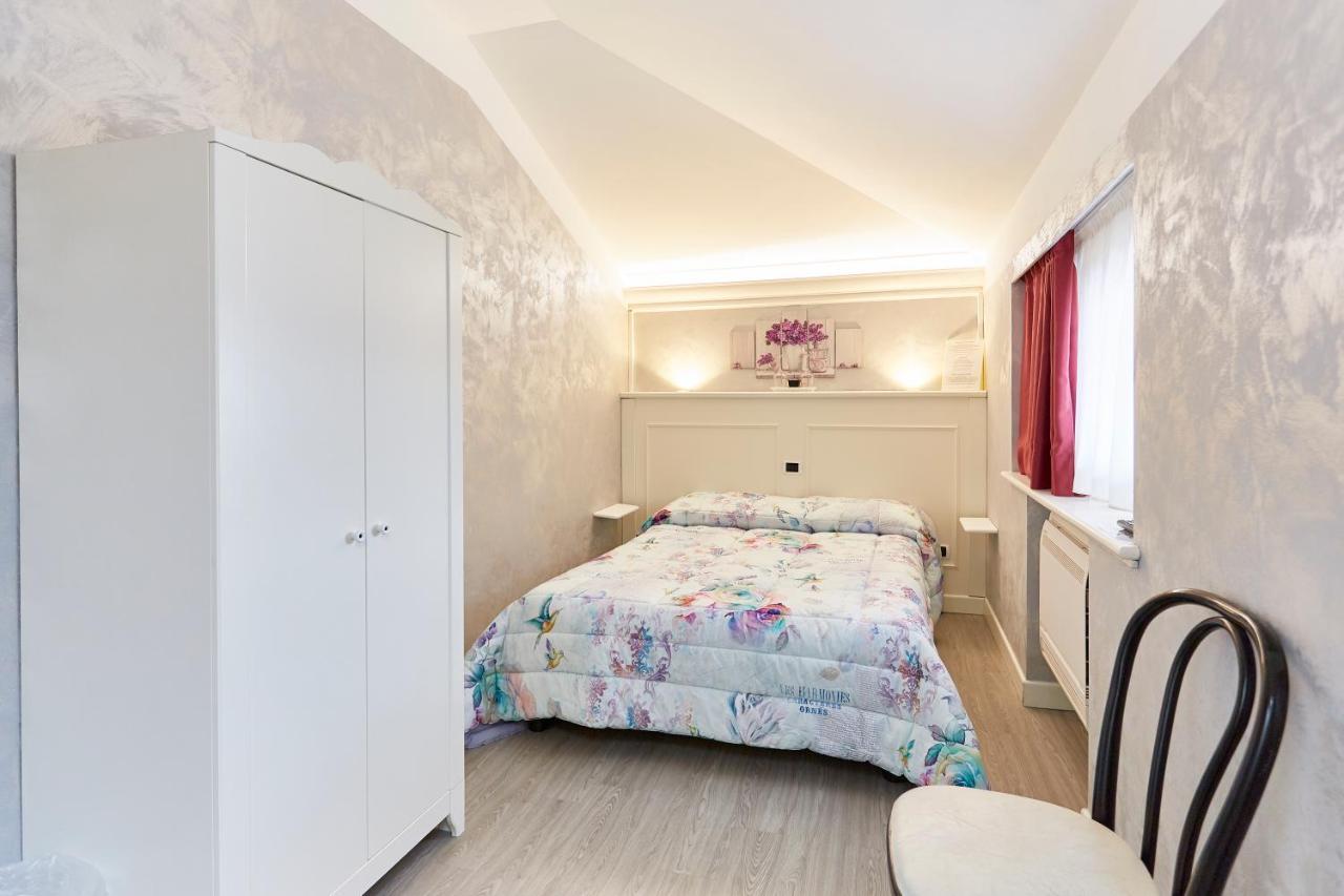Hotel Villa Lilla ديسينسانو ديل غاردا المظهر الخارجي الصورة