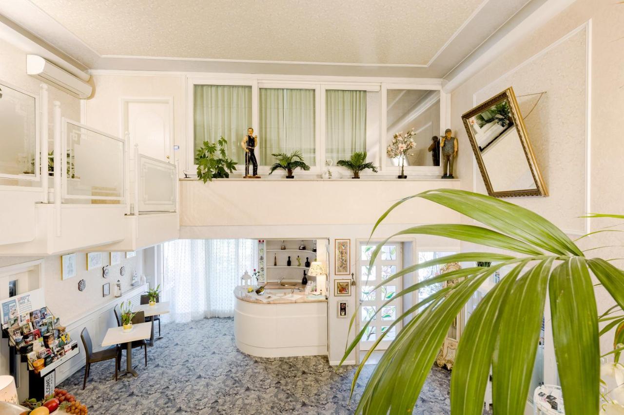 Hotel Villa Lilla ديسينسانو ديل غاردا المظهر الخارجي الصورة