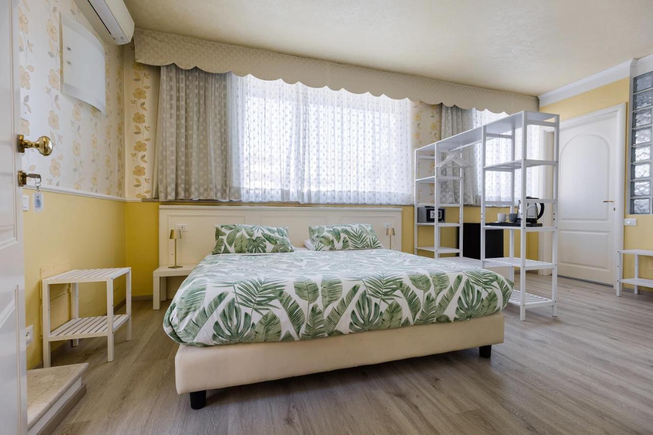 Hotel Villa Lilla ديسينسانو ديل غاردا المظهر الخارجي الصورة