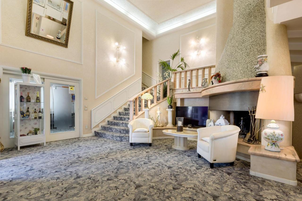 Hotel Villa Lilla ديسينسانو ديل غاردا المظهر الخارجي الصورة