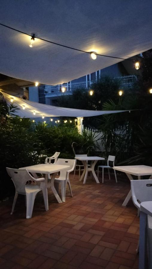 Hotel Villa Lilla ديسينسانو ديل غاردا المظهر الخارجي الصورة