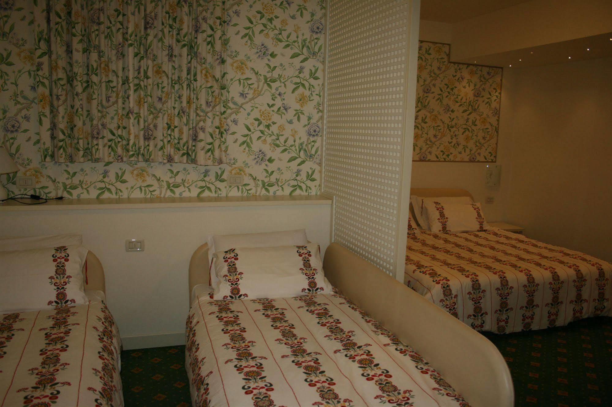 Hotel Villa Lilla ديسينسانو ديل غاردا المظهر الخارجي الصورة